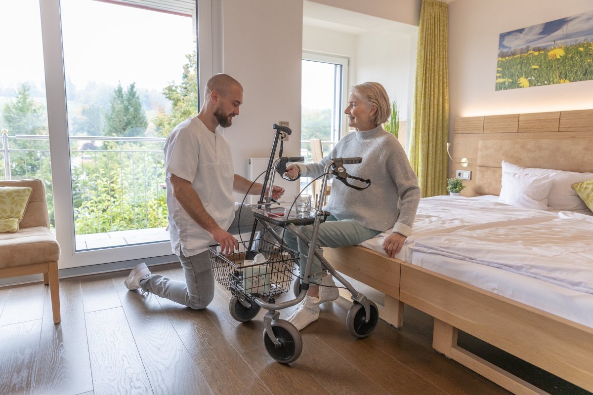 Rollator MIGO 2G 190/50 mit Stockhhalter, Tablett, Korb, PU, silber nur in 2er Schritten bestellbar – Bild 2